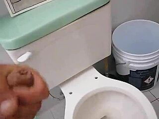 hey, quick masturbation session in the kitchen 😏