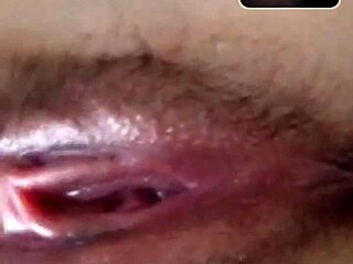 mom's pussy lips are so inviting 😏