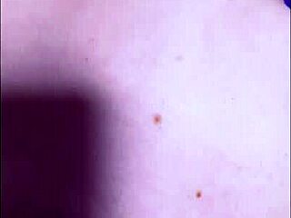 la hermanastra traviesa se escapa con su amigo de la universidad y exploran deseos profundos en hotel de lujo