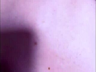 la hermanastra traviesa se escapa con su amigo de la universidad y exploran deseos profundos en hotel de lujo