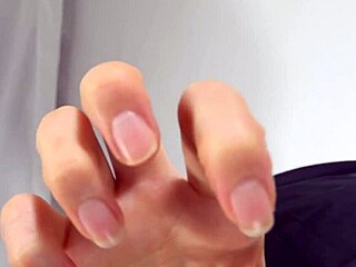 i love watchin girls with hand fetish, it's so excitin to see their soft hands