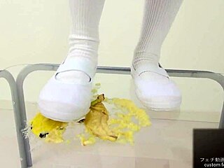 Food Crush Fetish Girl Crushes A Banana!