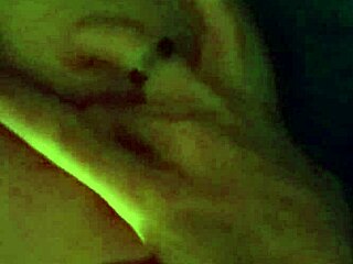 अरे, ये रेट्रो वाइफ बड़ा लंड चूस रही है देख