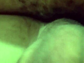 Giving ass to a newbie in bareback action