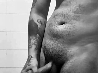 I masturbate thinking about my hot neighbor squirting 😈