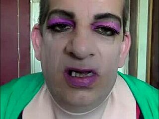 Offer your cock to this bisexual crossdresser.