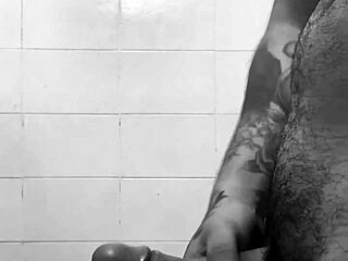 I masturbate thinking about my hot neighbor squirting 😈