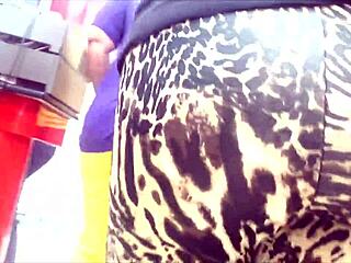 Leggings Leopard Milf Shows Off Her Stunning Curvy Booty