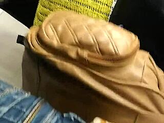 Peruvian mature mom shows off her ass in Arequipa 😏