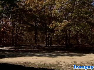 Ripped hunks fuck ass during move!