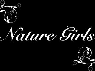 sexydea babe stroking herself on live webcam show