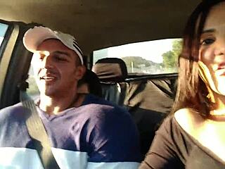 Que Loucura! Experimentar um Passeio Selvagem no Uber da Pickachu com uma Morena Gostosa