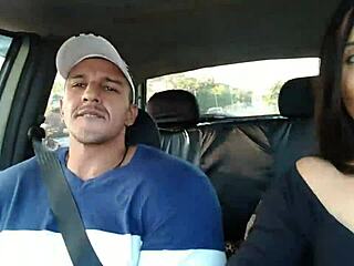 Que Loucura! Experimentar um Passeio Selvagem no Uber da Pickachu com uma Morena Gostosa