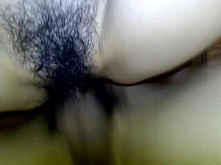 Vietnamese beauty Ban Nuoc 2 in steamy action