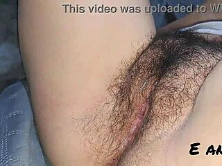 देसी स्टेप सिस्टर टीवी देखते हुए वाइल्ड चुदाई सिखाती है, उसका सेक्सी बदन मुझे पागल कर देता है