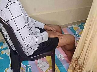 sister lured with 2000 rupees for pussy fucking in clear hindi voice 😏