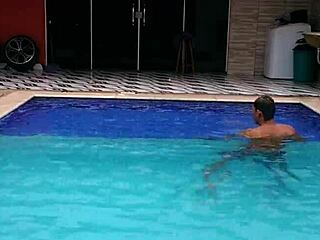 Pau Piscina Enjoys Pool Relaxation