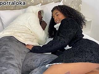 Ela aproveitou que eu descansava e fodeu meu marido escondido, mas vai ter troco! 😉