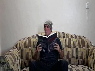 i'm eatin the pussy of my stepdaughter so hard