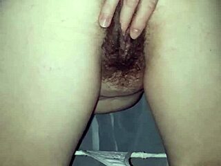 adoro dar minha bucetinha de quatro e meu marido adora me chupar de quatro