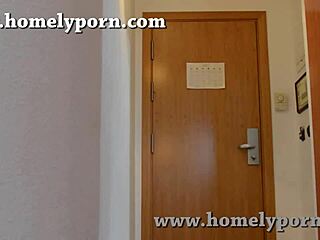 mi esposa, te atreves a ver cómo se calienta cocinando con juguetes extremos?