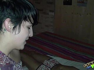 evita de luna stars in a sexóloga lección, teaching blonde milf fingering tricks.