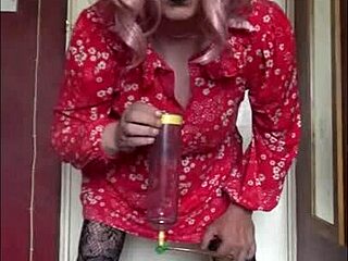 Bisexual Crossdresser Wants To Swallow Your Piss!