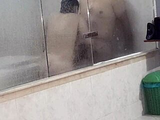 Argentinian chick rides and sucks in hotel bathtub