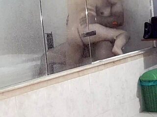 Argentinian chick rides and sucks in hotel bathtub