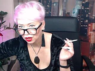 Hot mommy dancing 😍