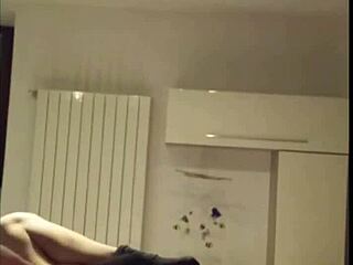 girlfriend enjoys endless homemade cunnilingus sessions