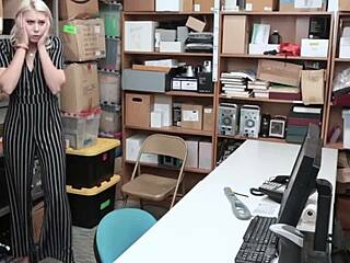 I got fingered and fucked by hunky investigator