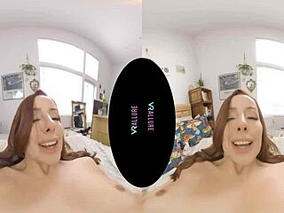 Vanna feels bored in her reality solo session