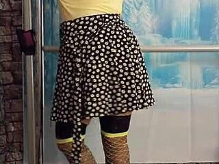 Steffi's Seductive Pussy Dance: Hotwife Teases With Yellow Daisy