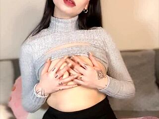 Hey, check this hot Chilean babe with a wet pussy video