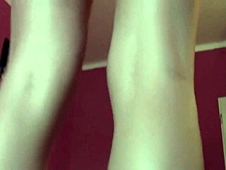 i love crushing cocks with my feet as a czech girl