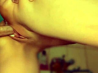 Le Encanta Follar Y Le Llène El Coño