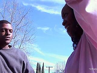 ebony sucks and fucks after car fix