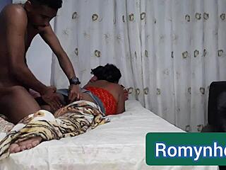 Gordinha Latina Gamer Caught in Tight Shorts