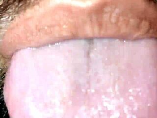 she puts her pussy here for oral licking