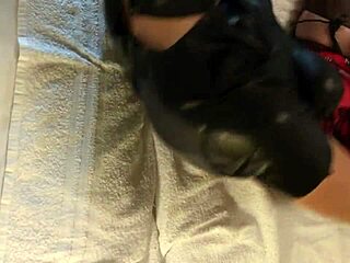 Wanna see cumshots dripping over my tight fetish corset?