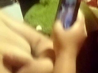 le gusta que le chupe las nipples, qué rico