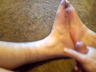 this hairy amateur cums on his own feet in a solo fetish session.