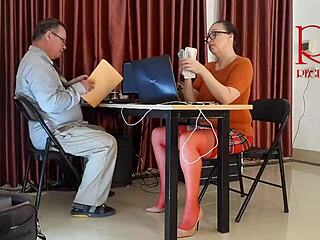 यो, ऑफिस में बिना पैंटी के छेड़ते और चाटते देखना चाहते हो?