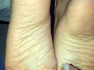 i cum on her feet, don't you want to see how i do it?