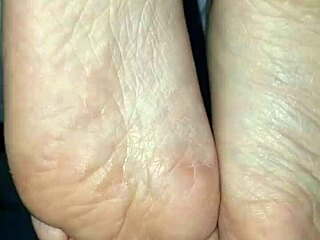 i cum on her feet, don't you want to see how i do it?