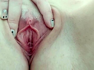 i'm so into rubbing my big ass and kinky clit