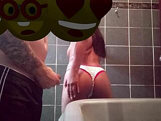 Narrative Papai me levou para brincar no banheiro com intensidade total