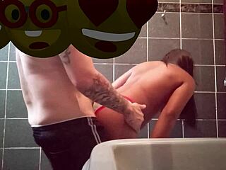 Narrative Papai me levou para brincar no banheiro com intensidade total