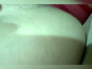 very horny i put it in my hairy pussy